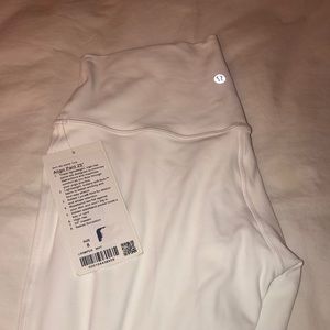 NEW WITH TAGS LULULEMON White Align Pant 25” SZ 8